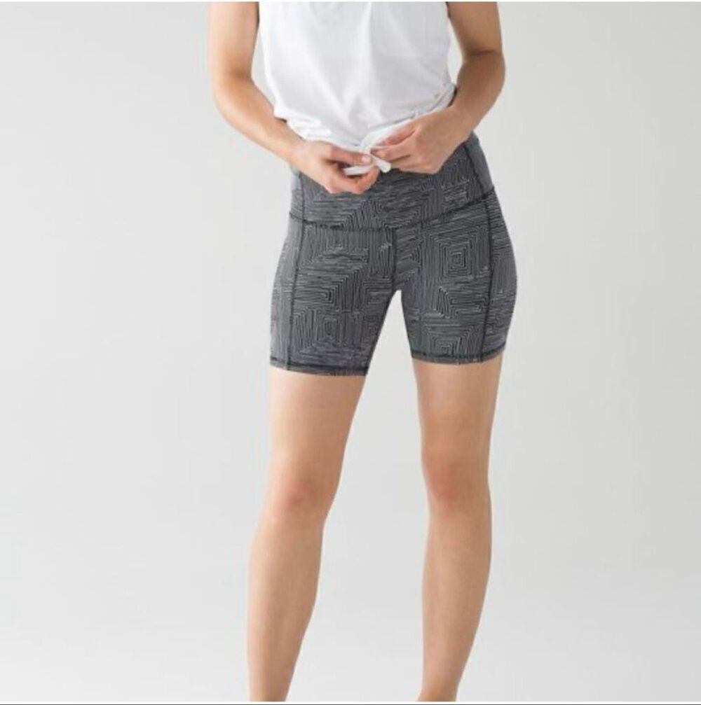 Lululemon Wunder Short 5"' Black/White Pattern High Rise Biker Yoga Training 4